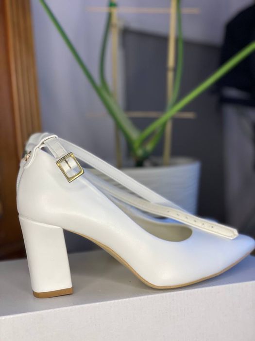 Весільні туфлі для нареченої