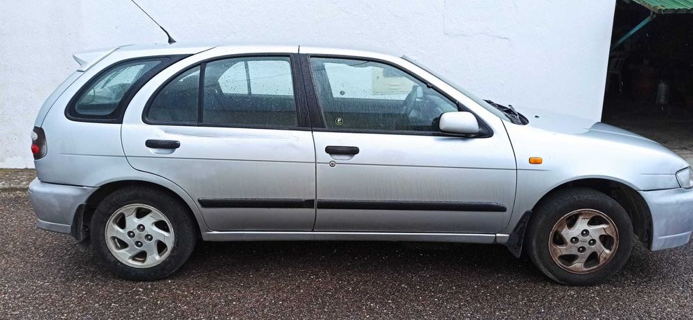 Nissan Almera N15 1.4 avariado