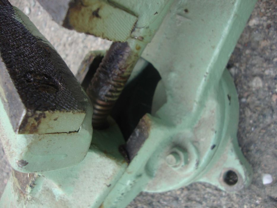 Тиски слесарные стальные