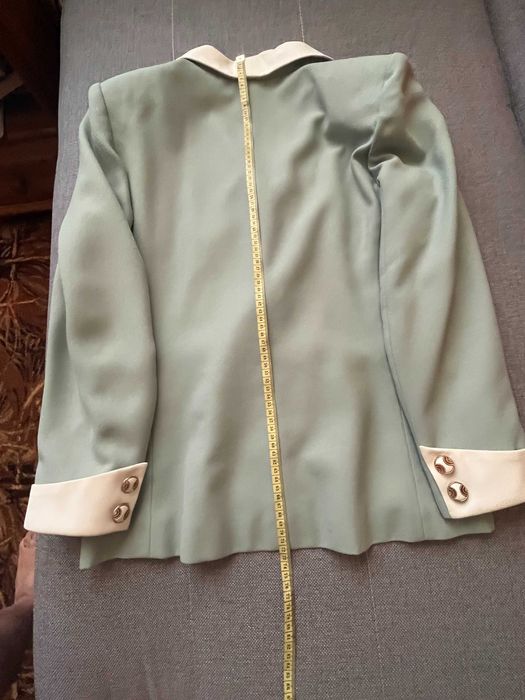 Zielonkawa garsonka firmy SUITSME