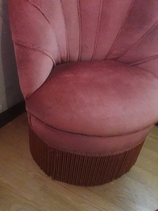Poltrona de tecido em rosa