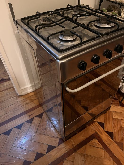 Fogão a gás  usado em bom estado.