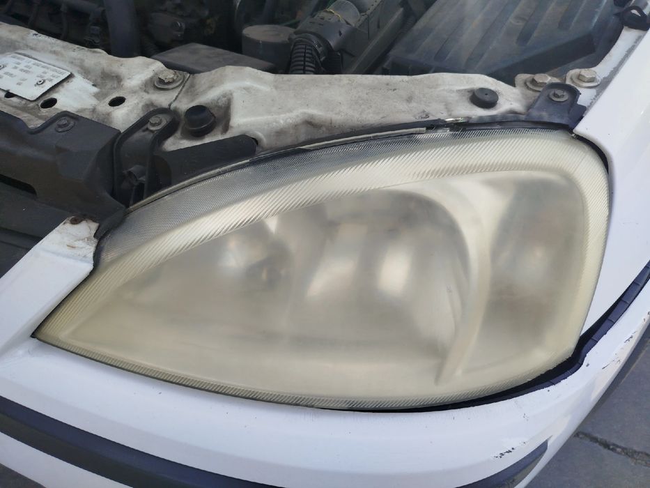 Ótica / farol esquerda OPEL Corsa C
