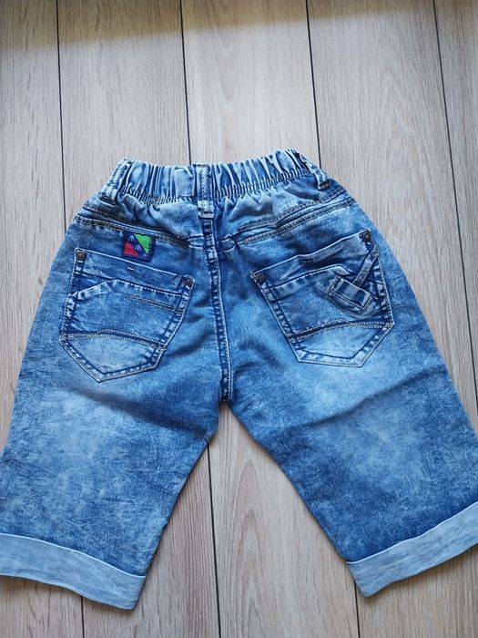 Spodenki jeansowe dla szczupłego chłopca