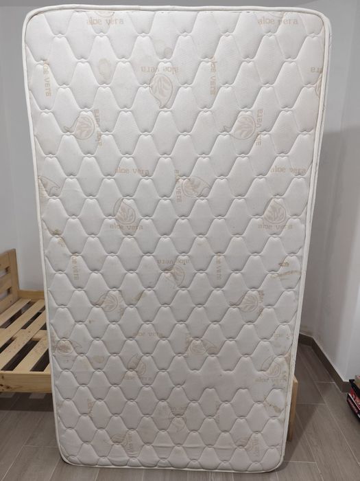 Cama de solteiro com colchão - usado
