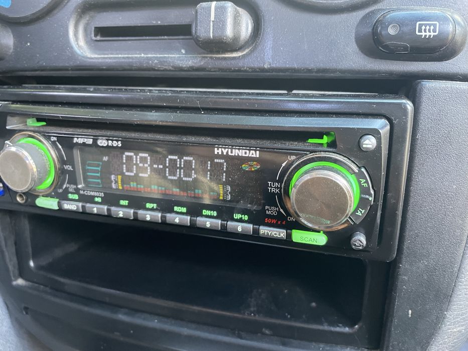 Автомагнитола Hyundai H-CDM8035