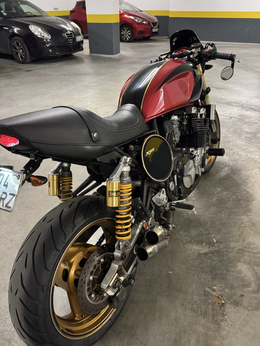 Yamaha XJR 1300 café racer