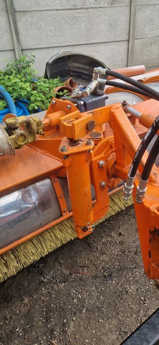 Szczotka, zamiatarka do traktora hydrauliczna tuż
