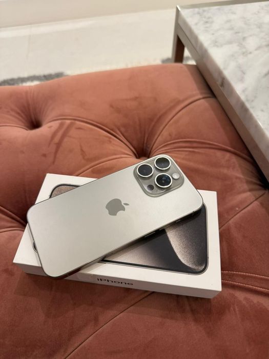 Apple iPhone 15 Pro 256GB Titânio Natural - Como Novo (c/ Caixa)