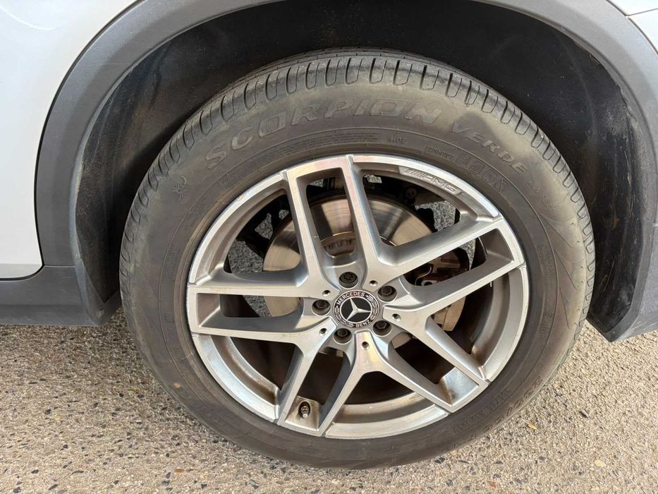 Mercedes-Benz GLC 220d 4 Matic - AMG Line - Jantes de 19" Polegadas.