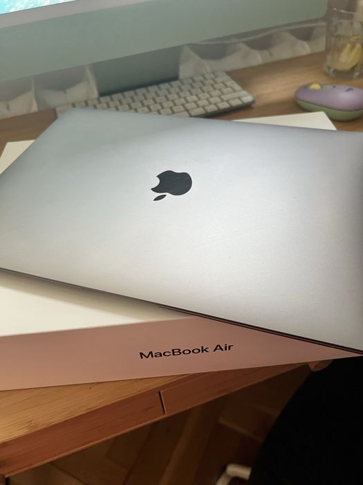 macbook air laptop