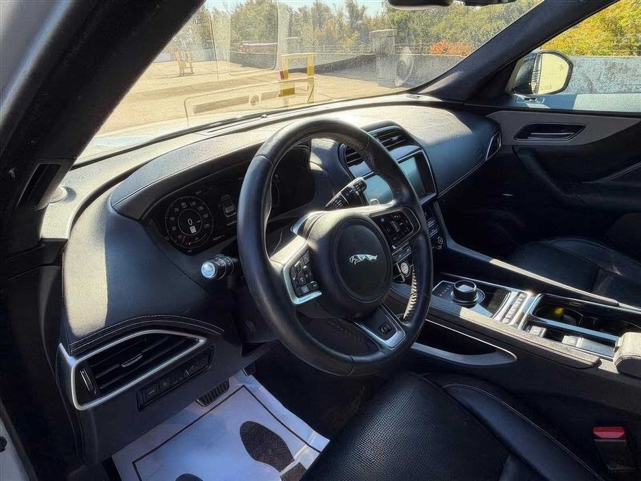 Jaguar F-PACE S      2019