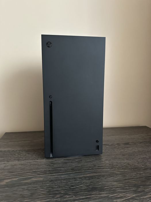 Konsola Xbox Series X + kabel do ładowania i HDMI