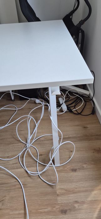 Secretaria IKEA TROTTEN – 140 x 80 cm