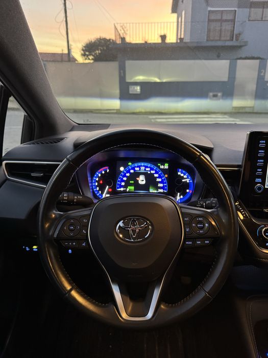 Toyota Corolla Hibrido 1.8 square collection