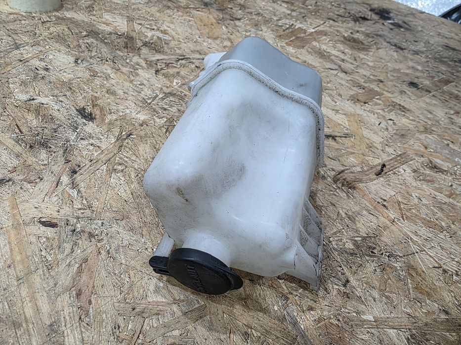 Zbiorniczek wyrównawczy Kia Ceed 1 I lift 10r 1.4 benzyna