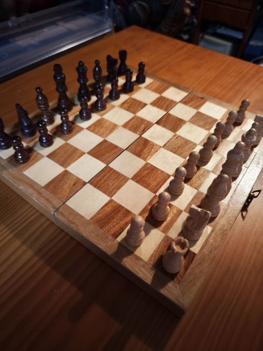Jogo xadrez em madeira
