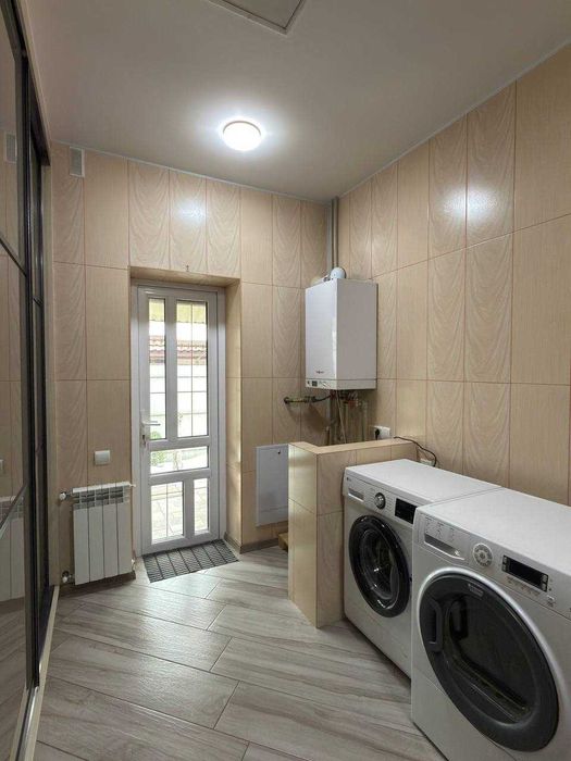 СПЕЦІАЛЬНА ПРОПОЗИЦІЯ/справді сімейний будинок 170м в центрі Гостомеля