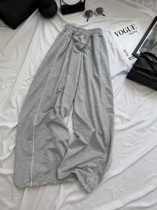 Жіночі спортивні штани оверсайз з кантами по бокам по низу затяжки