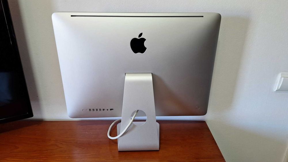 Apple iMac A1311 21.5"- Intel E7600 3.06GHz- 8GB Ram- SSD 256GB