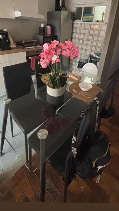 Mesa de cozinha em vidro