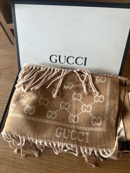 Piękny duży szal Gucci