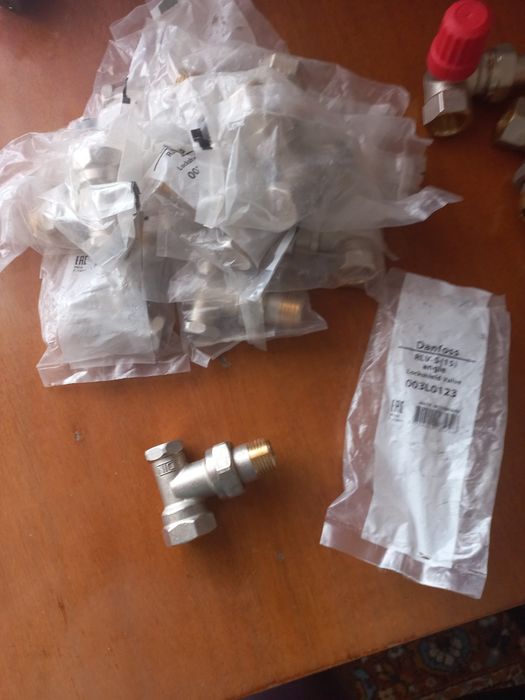 Термостатичний вентиль триосьовий Danfoss