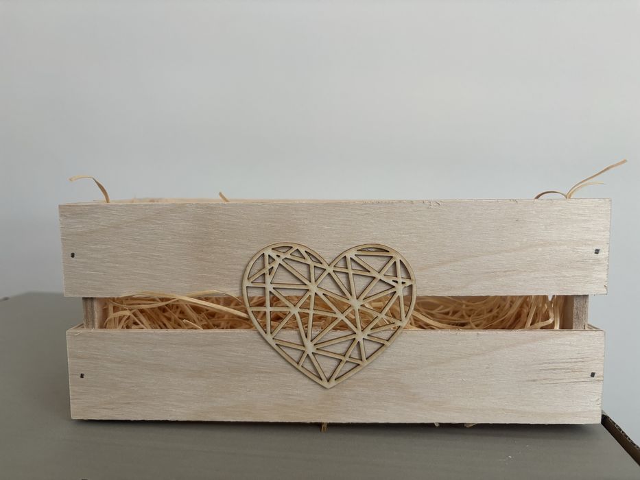 Pudełko drewniane z srecem na srodku