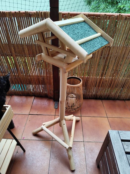 Bardzo ładny domek / karmnik dla ptaków AniOne nowy 104 cm wysokości