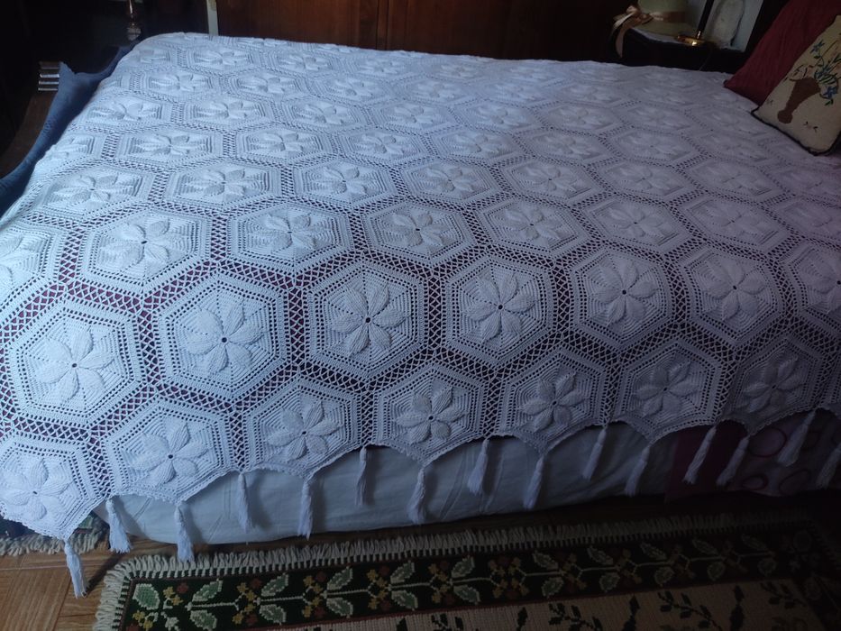 Colcha de renda, feita à mão