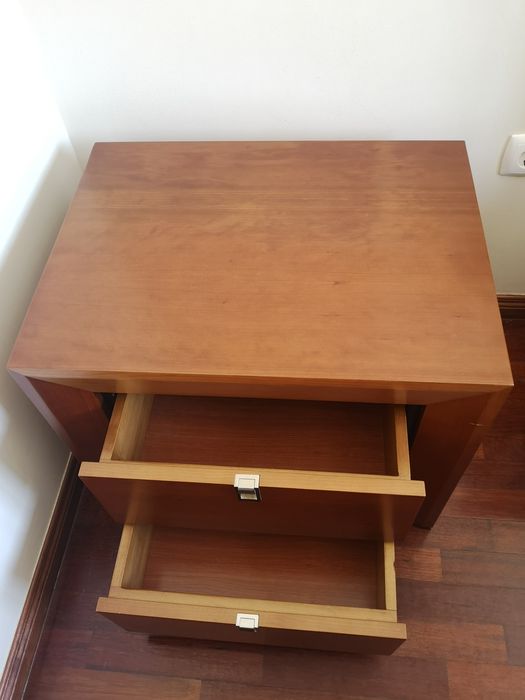 Duas Mesas de cabeceira em cerejeira