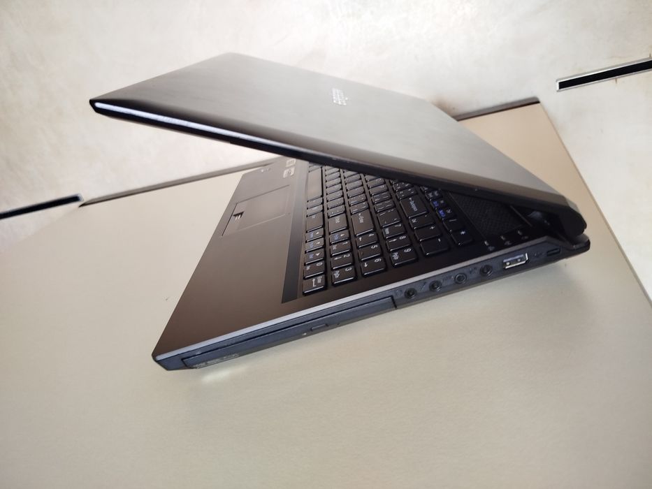 Ноутбук Eurocom-Clevo  model P150HM/відеокарт AMD: Radeon HD 6990M 2GB/опер.12GB/проц.4ядра 8-потоків Intel Core i7-2960XM до 3.7GHz/ AКБ до 4год.роб.