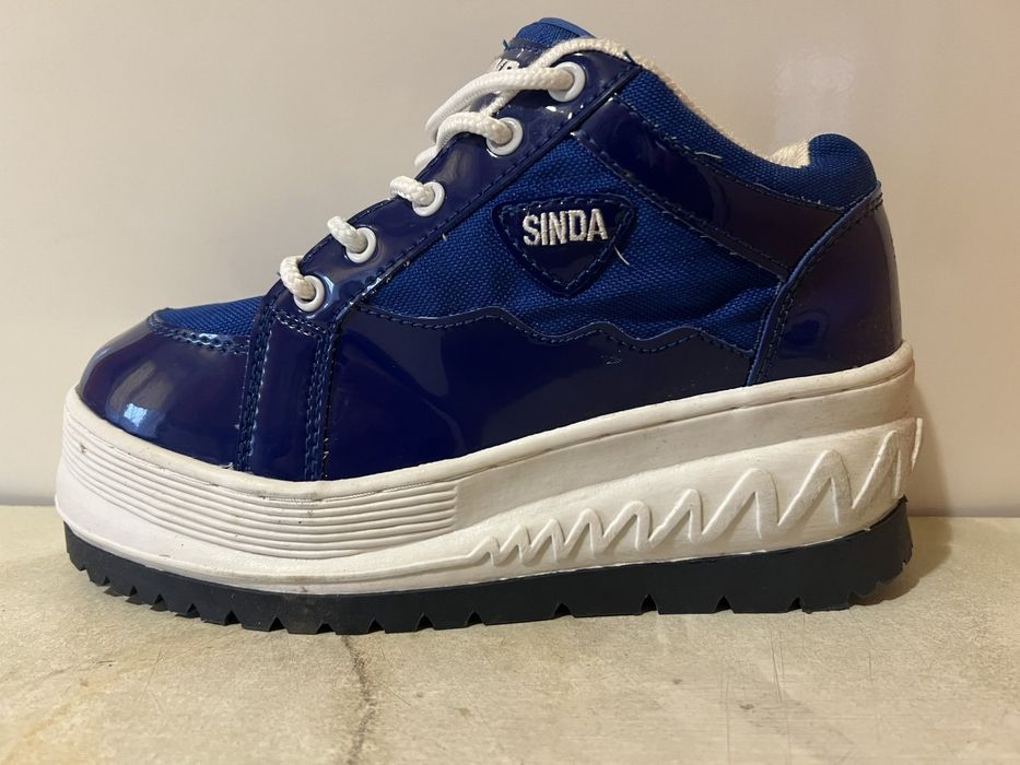 Кросівки  жіночі високі