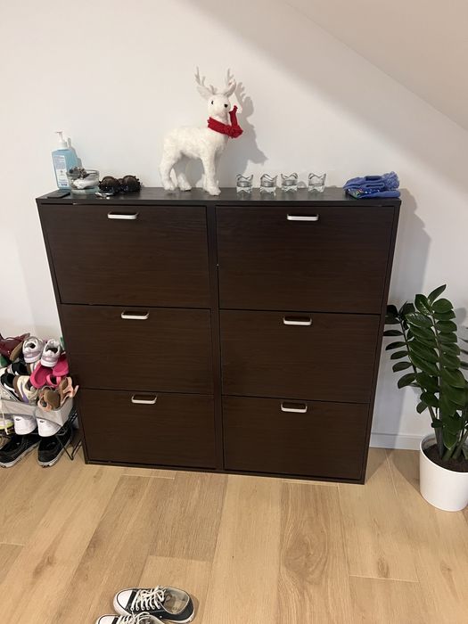 Sapateira preta com seis divisórias