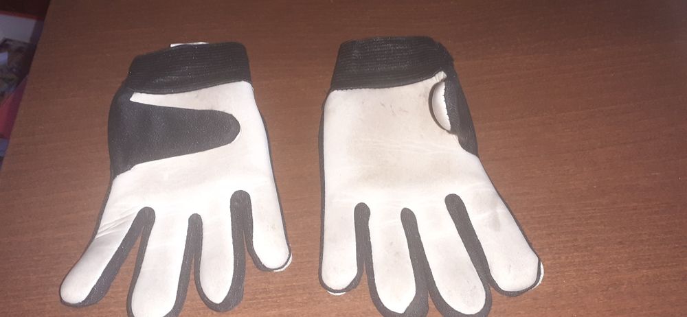 Luvas de  guarda redes.
