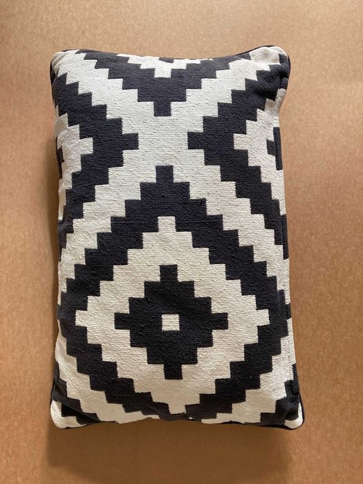 Almofada Penas Branca e Preta Ikea 40x60