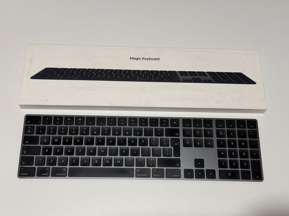 Apple Magic Keyboard z Polem Numerycznym – Space Gray (Czarna) | Stan Idealny