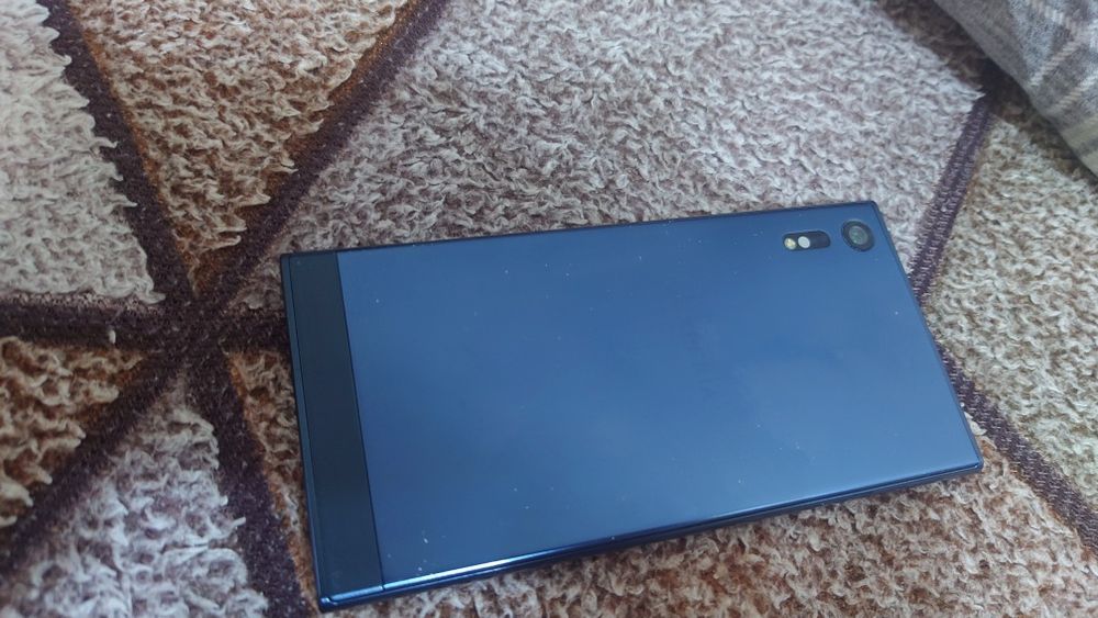 Продам два телефони Sony Xperia xz та xz1