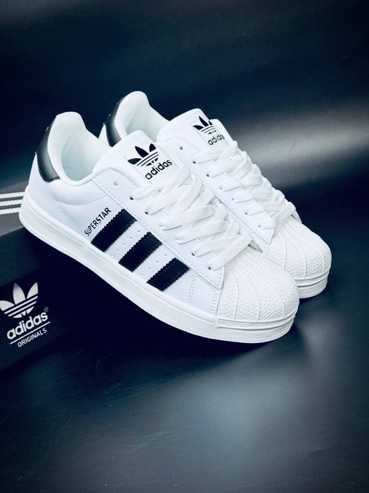 Adidas Superstar • незмінна класика серед кросівок • жіночі кросовки адідас • адідас суперстар • шкіряні жіночі красовки адідас • adidas жіночі