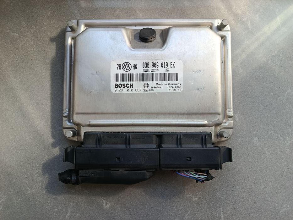 Sterownik komputer silnika 038906019EK 0281010667 VW Passat B5