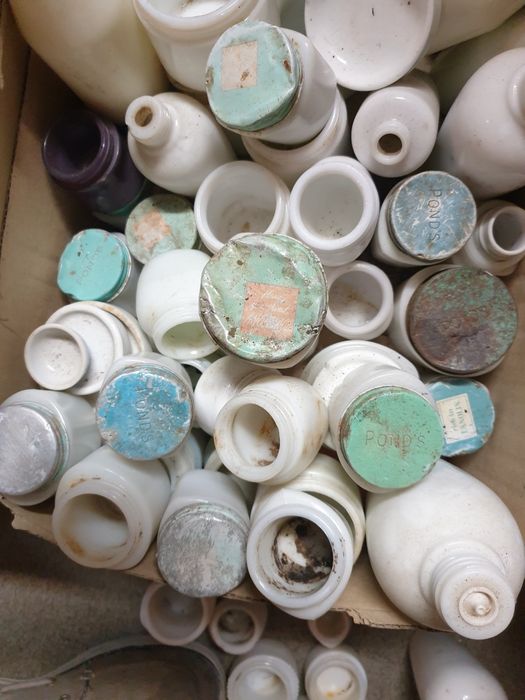 Frascos antigos de cremes