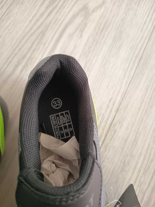 Buty sportowe korki dla chłopca 33