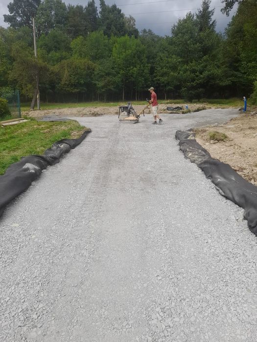 Uslugi koparką ,usługi minikoparką,prace ziemne,wozidło,wiertnica,