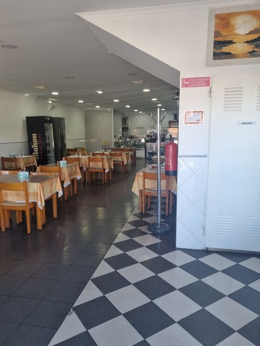 Aluga-se café restaurante