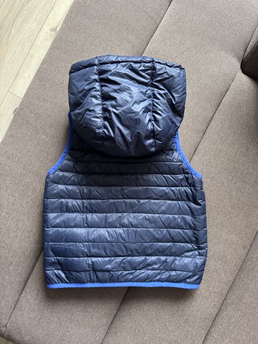 Hugo boss фірмова двостороння пухова жилетка на хлопчика 3 р 94 см