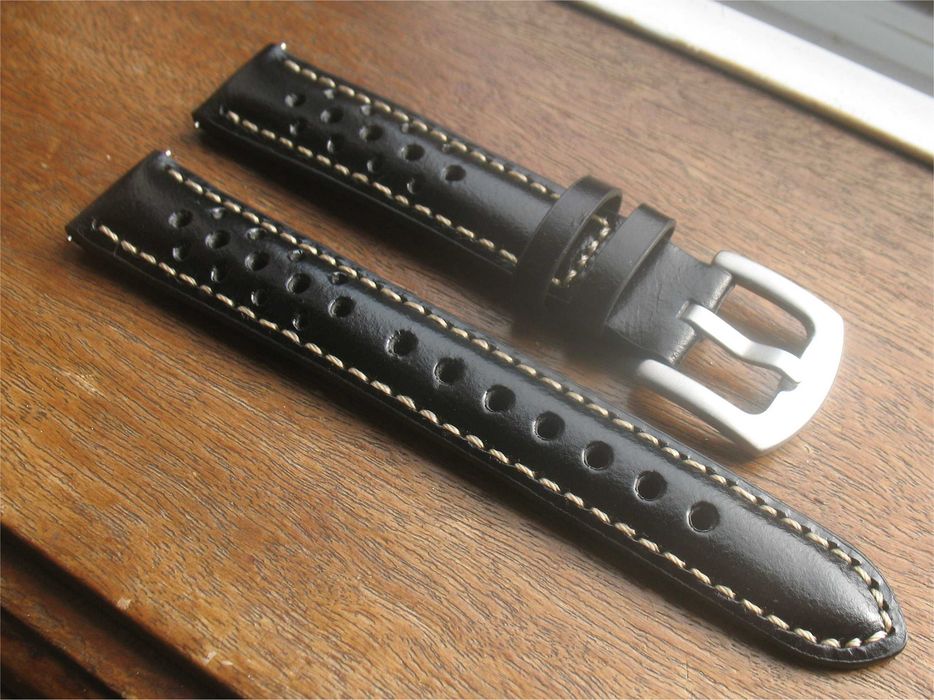 Bracelete Perfurada Desportiva Preta - 18mm