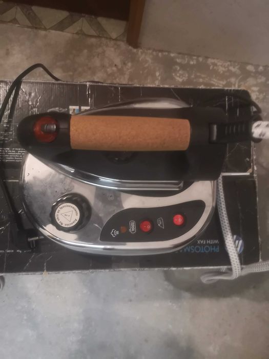 Ferro de engomar com caldeira