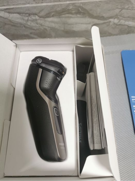 Єлектробритва Philips Series 3000 нова