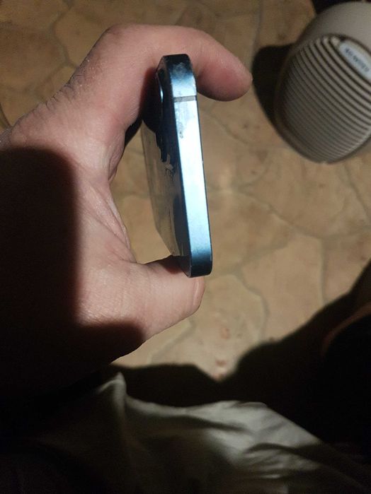 Продам iPhone 13