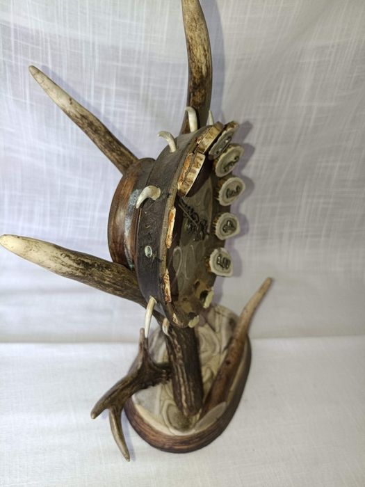 Poroże jelenia zegar trofeum